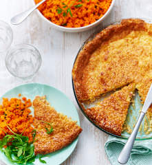 Quiche sans pâte aux lardons, salade de carottes