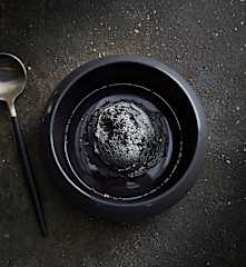 Gelato ai semi di sesamo nero