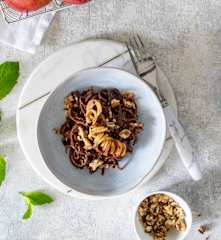 Spiralizowane jabłka w sosie kakaowo-orzechowym