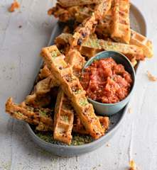 鹹鬆餅吉拿棒佐辣味番茄沾醬