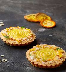 Tartellette cocco e mandorle con curd alle arance