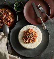 Guisado de lulas e feijão com arroz