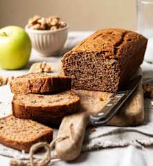 Gâteau aux pommes et aux dattes sans gluten