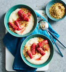 Polenta porridge with roast rhubarb and sweet dukkah (Diabetes)