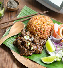 Bœuf lok lak et riz sauté à la tomate