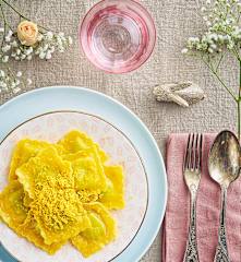 Ravioli di ricotta e asparagi con riccioli di tuorlo (senza glutine)