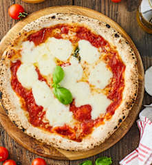 Pizza Margherita e basilico
