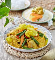 Ayam Goreng Kunyit (Stir Fried Chicken with Turmeric)
