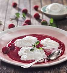 Ricottové obláčky v malinové omáčce