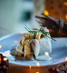Recette du chef Eric Guérin : Lotte champignons noisettes, panais, jus de champignon sarrasin et condiment ail