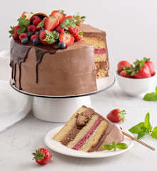 Tort z kremem à la Kinder Bueno® i musem porzeczkowym