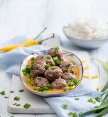 Klopsiki w sosie z batatów i mleka kokosowego