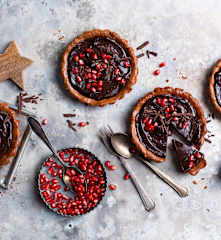 Tartaletas de chocolate y granada