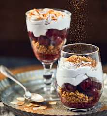 Piernikowe trifle z wiśniami