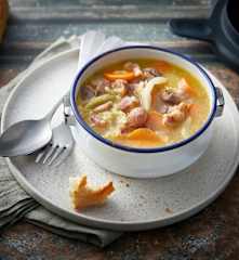Soupe au chou vert, châtaignes et lardons