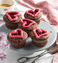 Schokoladenmuffins mit Himbeer-Frischkäse-Buttercreme