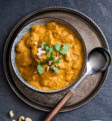 Frango cremoso com manteiga de especiarias (Murgh makhani)