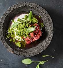 Granita ze šťovíku, jogurt, rebarbory, ibišek