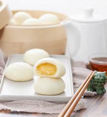 Salted Egg Yolk Custard Buns