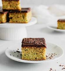 Cuketové řezy s čokoládovou polevou