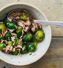 Rosenkohl mit Speck und Mandeln