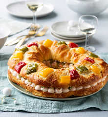 Roscón con mousse de salmón y langostinos