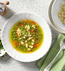 Erbsensuppe mit Nockerl