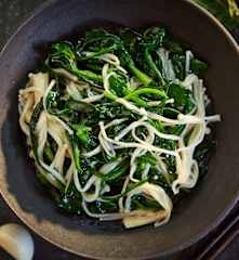 菠菜炒金针菇