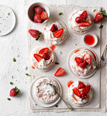 Angel food pavlovas