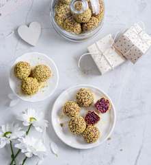 Kulki owsiane z burakiem i borówkami