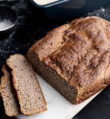 Pan rústico de higos y aceitunas