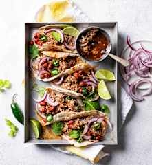 Τάκος ολικής αλέσεως με pulled pork σε σάλτσα μπύρας