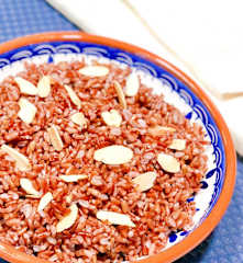 Arroz vermelho com amêndoas