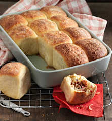 Buchteln mit Zwiebel-Speck-Fülle
