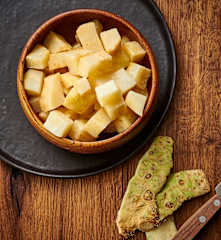 Apio nabo al vapor (200-450 g) en cestillo