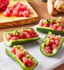 Cazuelitas de pepino con atún