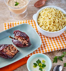 Chiles rellenos con chorizo y hongos, sopa de poro, pasta y cheesecake de café