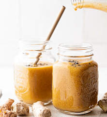 Entzündungshemmender Papaya-Kurkuma-Ingwer-Chia-Smoothie