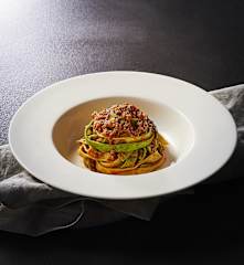 Tagliatelle paglia e fieno con ragù alla bolognese