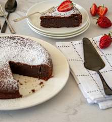 Fudgy chocolate cake