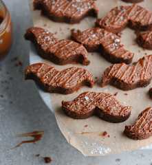 Brownies de café em forma de bigodes