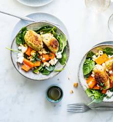 Bouchées de poulet aux herbes, salade de carottes à la feta