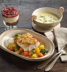 Riesling-Suppe, Kabeljau mit Käse-Kruste, Gemüse und Sauce; Lebkuchen-Schichtdessert