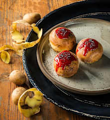 Erdäpfelbuns mit süßer Bohnen-Mohn-Fülle