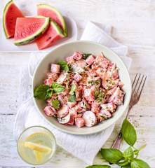 Wassermelonensalat mit Ziegenfrischkäse