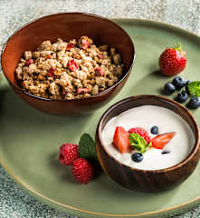 Beeren-Knuspermüsli