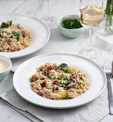 Pęczotto z indykiem, cukinią i suszonymi pomidorami