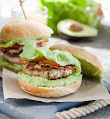 Hamburguesas de pavo, beicon y aguacate