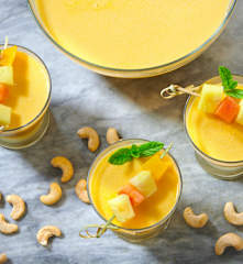 Bevanda tropicale al cocco e anacardi (vegan)