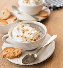 Capuccino de champiñones y avellanas